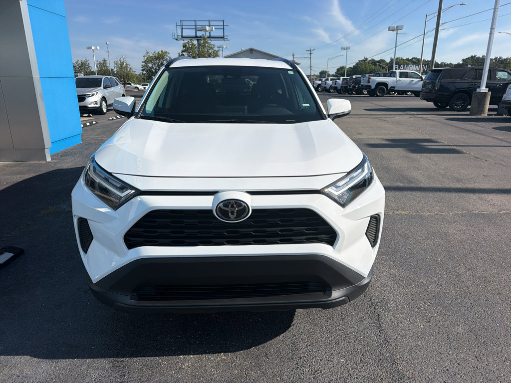 Used 2025 Toyota RAV4 XLE AWD/4WD image 2
