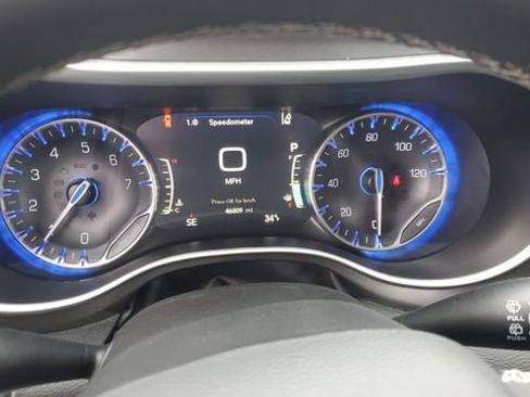 Certified 2024 Chrysler Pacifica Touring-L image 12