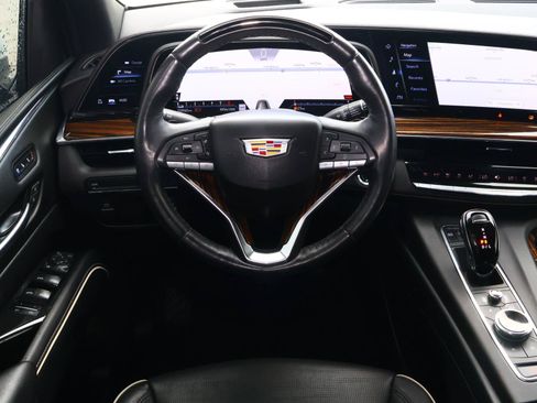 Used 2023 Cadillac Escalade Premium Luxury RWD image 9