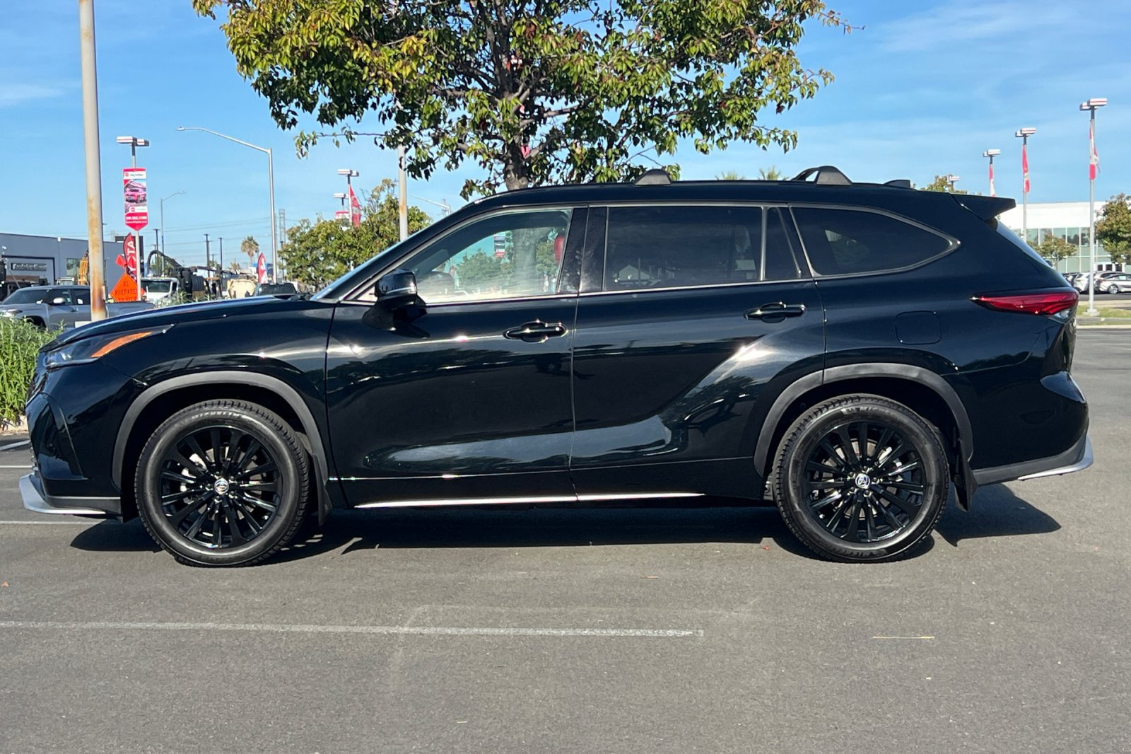 Used 2023 Toyota Highlander XSE AWD/4WD image 7