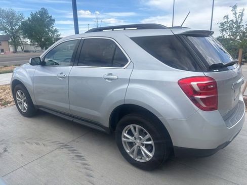 Used 2017 Chevrolet Equinox LT w/ Convenience Package image 2