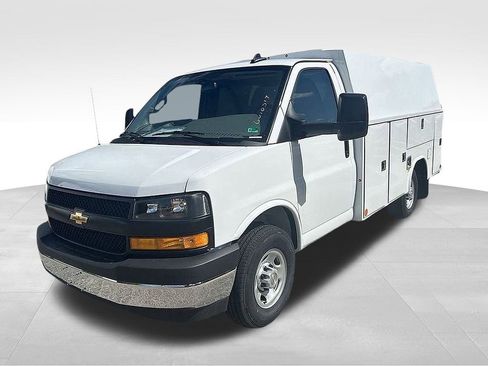 New 2025 Chevrolet Express 3500 w/ Power Convenience Package image 3