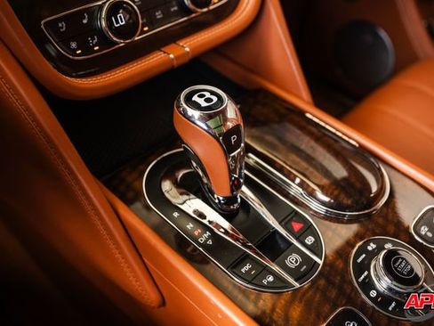 Used 2017 Bentley Bentayga image 16