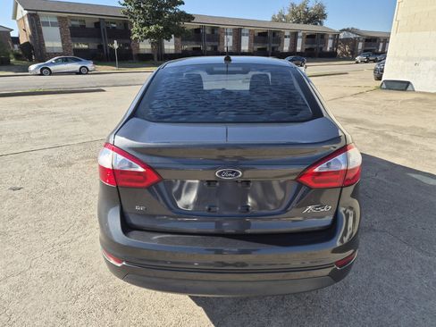 Used 2018 Ford Fiesta SE image 4
