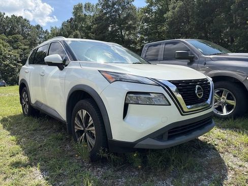 Used 2021 Nissan Rogue SV w/ Premium Package FWD image 3
