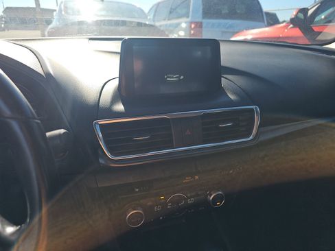 Used 2018 MAZDA MAZDA3 Grand Touring image 40