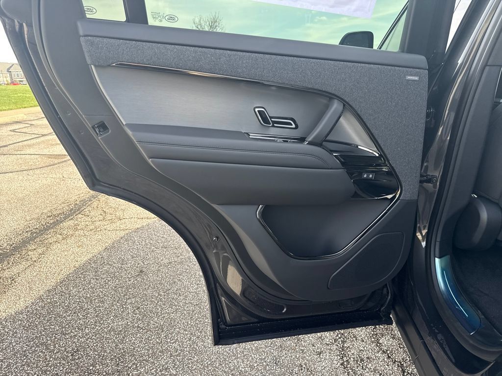 New 2026 Land Rover Range Rover Sport SE AWD/4WD image 13
