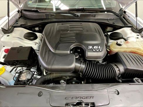 Used 2022 Dodge Charger SXT w/ Leather Interior Group image 10