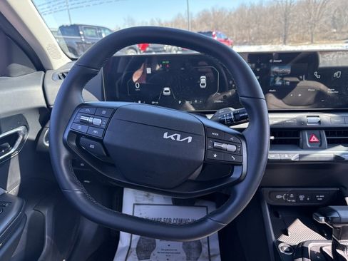 Used 2025 Kia K4 EX image 25