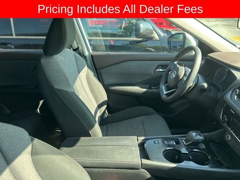Used 2022 Nissan Rogue SV FWD image 3
