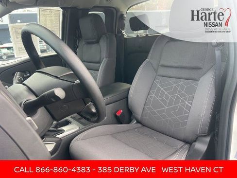 Certified 2025 Nissan Frontier SV image 9