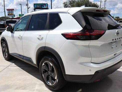 Used 2024 Nissan Rogue SV FWD image 6