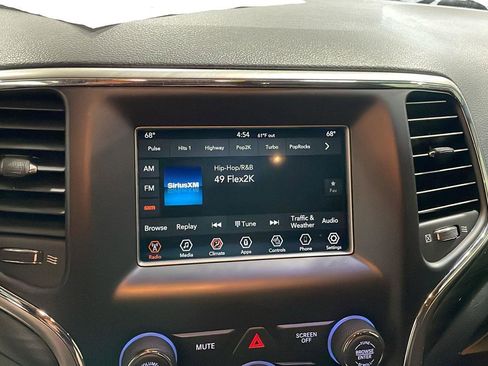 Used 2021 Jeep Grand Cherokee Laredo w/ Security & Convenience Group image 19