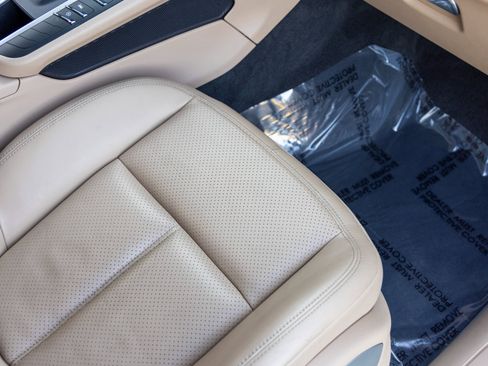 Used 2021 Porsche Macan image 53