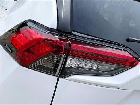 Used 2019 Toyota RAV4 LE FWD image 26
