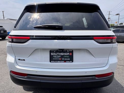 New 2026 Jeep Grand Cherokee Limited w/ Limited Altitude Package AWD/4WD image 6