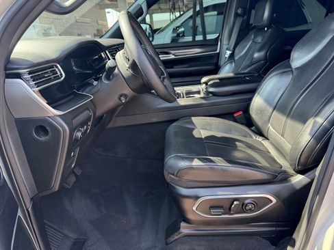 Used 2022 Jeep Wagoneer Series I AWD/4WD image 9