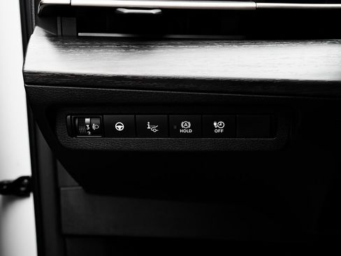 Certified 2023 Nissan Ariya AWD image 19