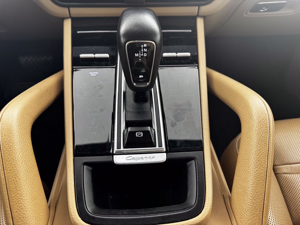 Used 2022 Porsche Cayenne AWD/4WD image 18