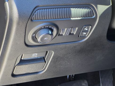 Used 2025 Jeep Grand Wagoneer 4WD image 39
