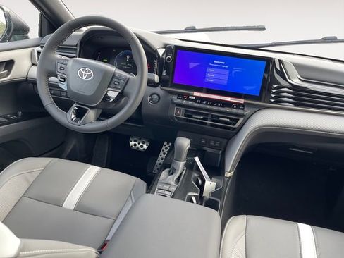 New 2026 Toyota Camry SE image 10