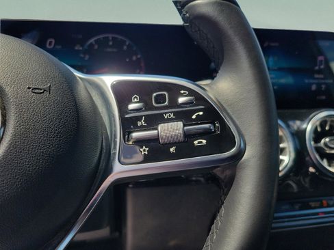 Certified 2022 Mercedes-Benz GLA 250 image 22