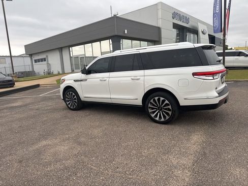 Used 2024 Lincoln Navigator L Reserve AWD/4WD image 10