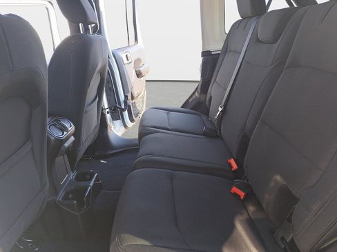 Used 2018 Jeep Wrangler Unlimited Sport S image 15