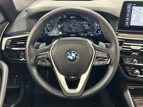 Used 2023 BMW 530e xDrive w/ Premium Package image 13