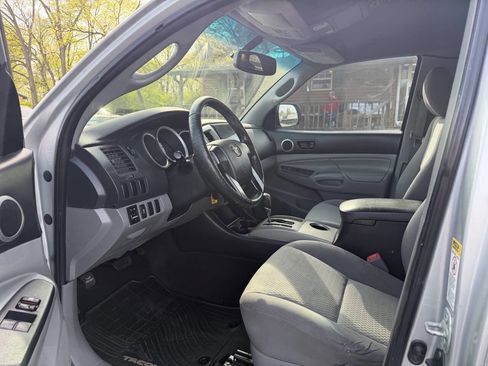 Used 2012 Toyota Tacoma PreRunner w/ SR5 Pkg image 9