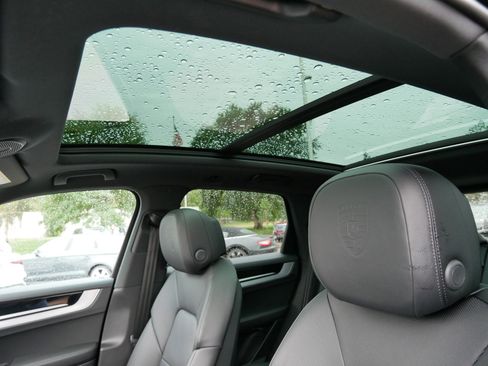 Used 2024 Porsche Cayenne image 34