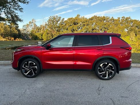 Used 2022 Mitsubishi Outlander ES image 2