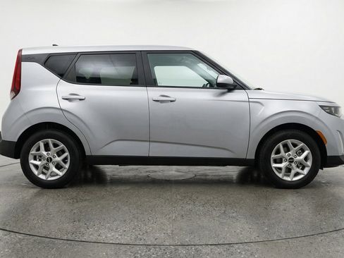 Used 2025 Kia Soul LX w/ LX Technology Package FWD image 11