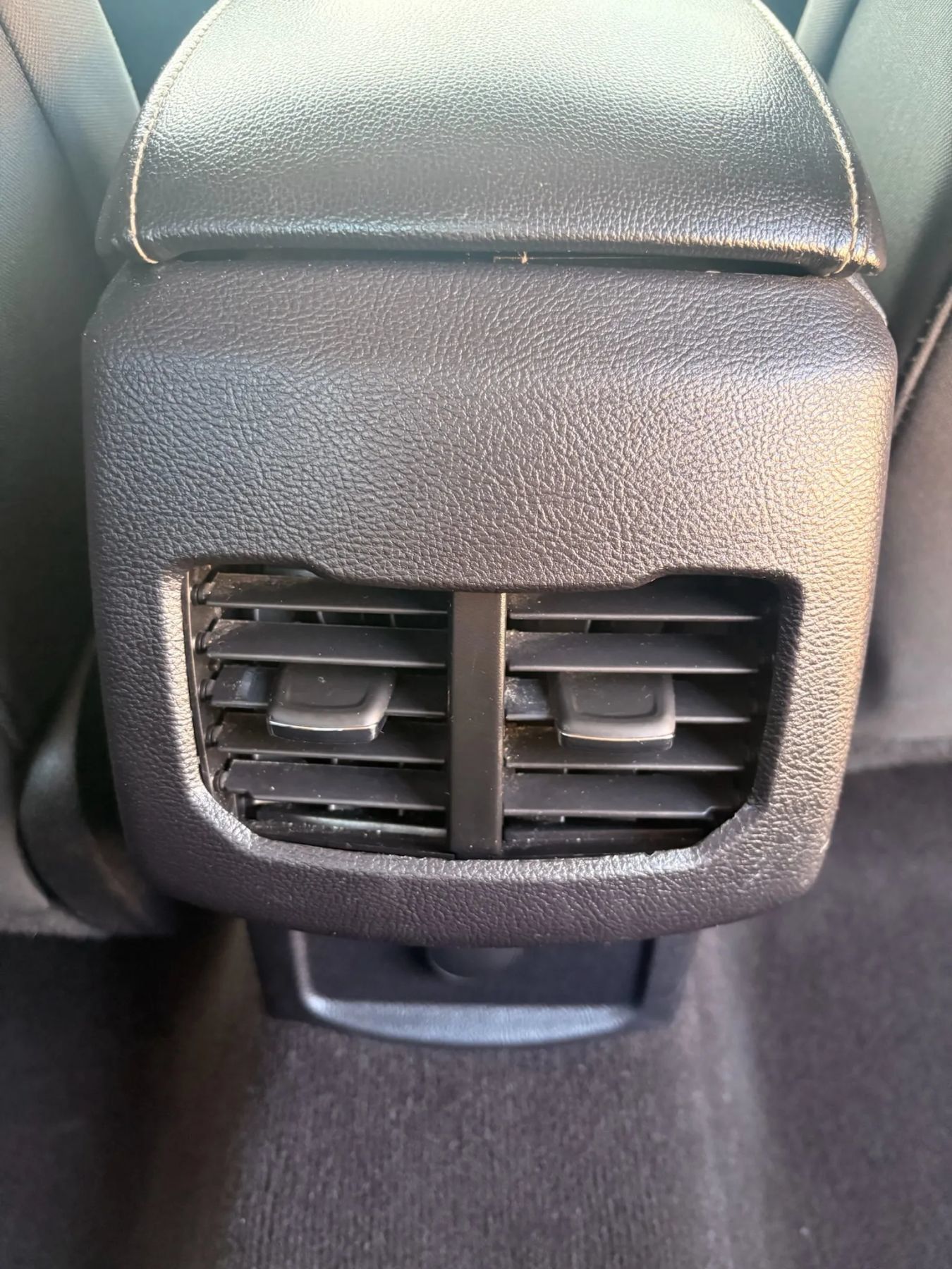 Used 2020 Ford Fusion SE FWD image 29