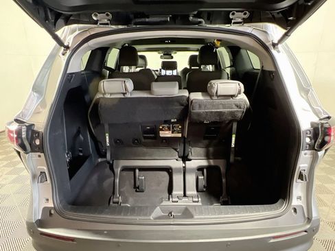 Certified 2025 Toyota Sienna XLE FWD image 23