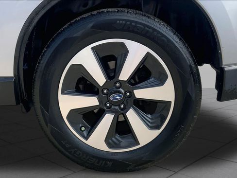 Used 2018 Subaru Forester 2.5i Premium w/ All-Weather Package AWD/4WD image 11