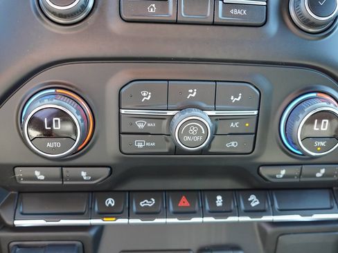 Used 2021 Chevrolet Silverado 1500 LT Trail Boss AWD/4WD image 25