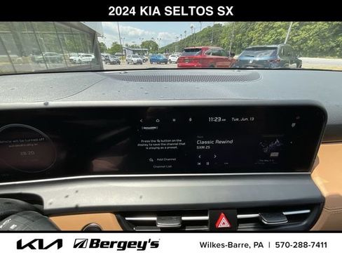 Certified 2024 Kia Seltos SX w/ SX Sunroof Package AWD/4WD image 10
