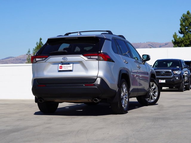 Used 2021 Toyota RAV4 XLE Premium w/ Carpet Mat Package (TMS) FWD image 7