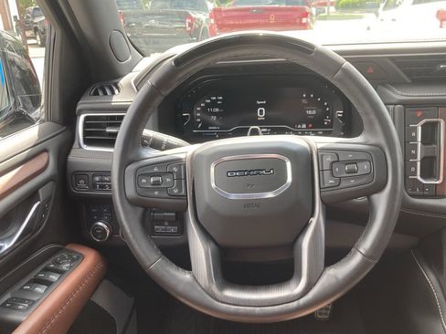 Used 2023 GMC Yukon Denali Ultimate image 12