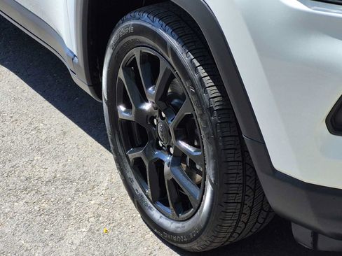 Used 2023 Jeep Compass Latitude AWD/4WD image 12
