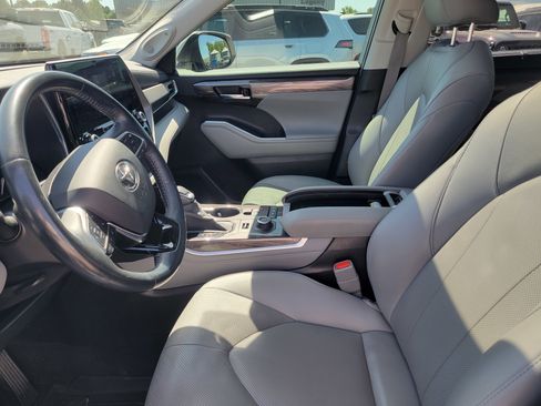 Used 2020 Toyota Highlander Limited AWD/4WD image 7