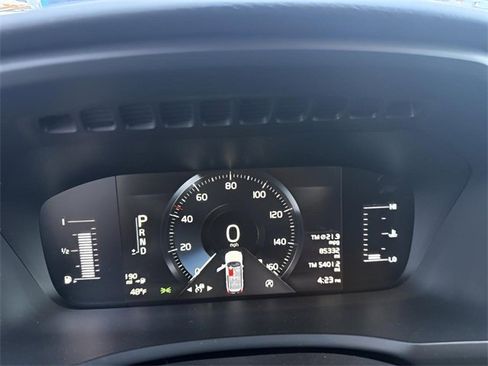 Used 2018 Volvo XC90 T5 Momentum w/ Convenience Package image 14