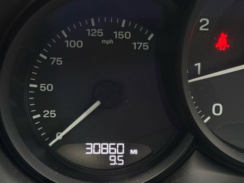 Used 2023 Porsche Macan image 31