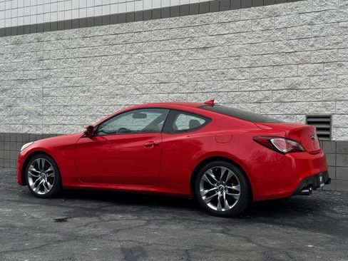 Used 2016 Hyundai Genesis Coupe 3.8 image 2