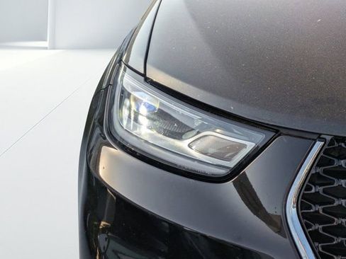 Used 2024 Chrysler Pacifica Touring-L image 8