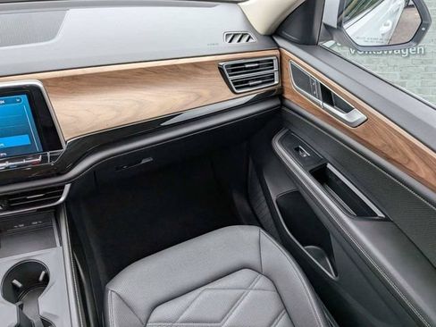 Certified 2025 Volkswagen Atlas SE FWD image 18