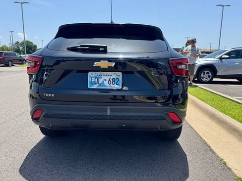 Used 2024 Chevrolet Trax LS FWD image 4