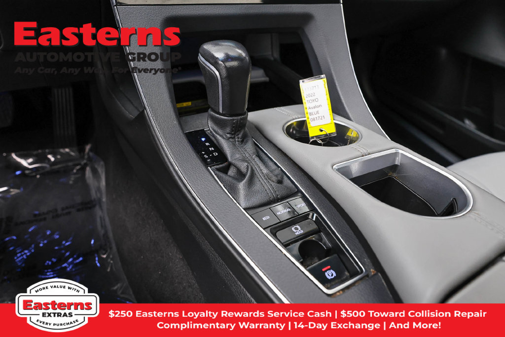 Used 2022 Toyota Avalon XLE w/ Moonroof Package FWD image 14