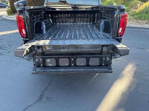 Used 2025 GMC Sierra 1500 SLT AWD/4WD image 9
